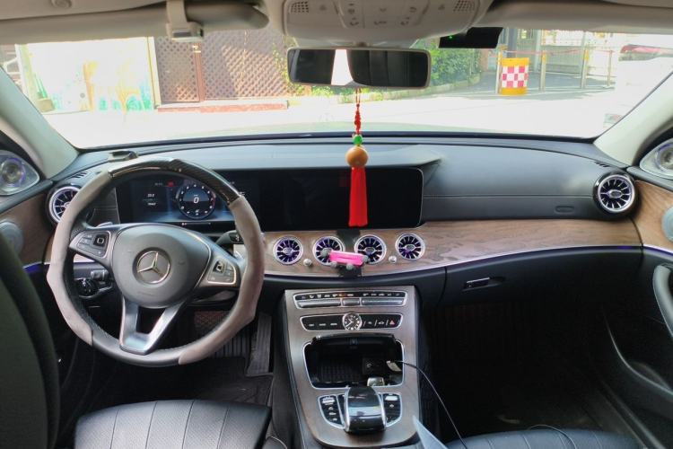 Used Mercedes-Benz E-Class 2016 E 200 L Center Console
