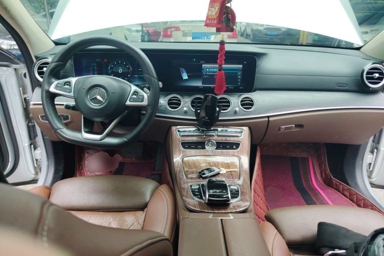 Used Mercedes-Benz E-Class 2016 E 200 L Center Console