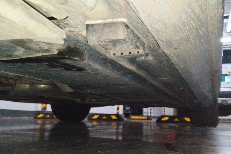 Used Mercedes-Benz E-Class 2016 E 300 L Sporty and Stylish Model Chassis Front Left