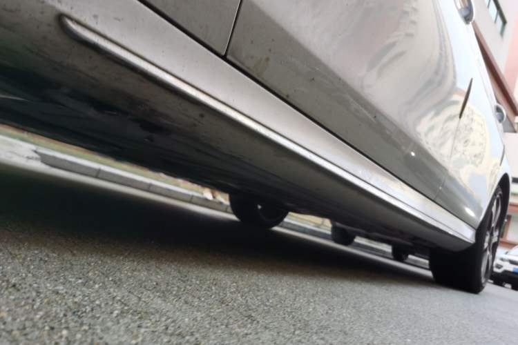 Used Mercedes-Benz E-Class 2016 E 300 L Sporty and Stylish Model Chassis Front Left