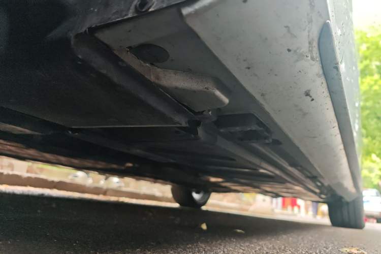 Used Mercedes-Benz E-Class 2016 E 300 L Sporty and Stylish Model Chassis Front Left