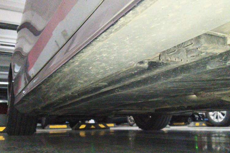 Used Mercedes-Benz E-Class 2016 E 300 L Sporty and Stylish Model Chassis Front Right