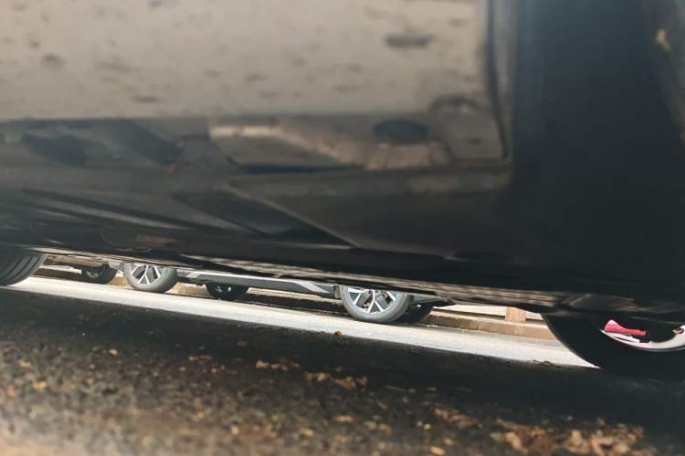 Used Mercedes-Benz E-Class 2016 E 300 L Sporty and Stylish Model Chassis Front Right