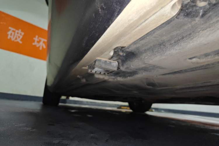 Used Mercedes-Benz E-Class 2016 E 300 L Luxury Model Chassis Rear Left