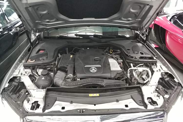 Used Mercedes-Benz E-Class 2016 E 200 L Engine Bay