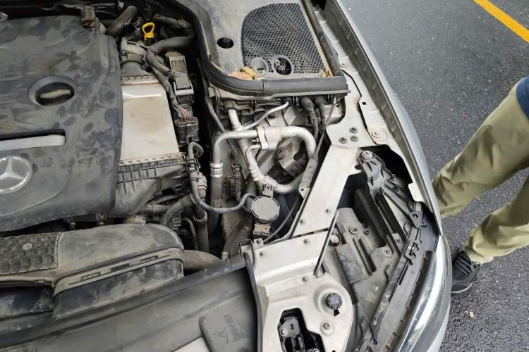 Used Mercedes-Benz E-Class 2016 E 200 L Sport Edition Engine Bay Left
