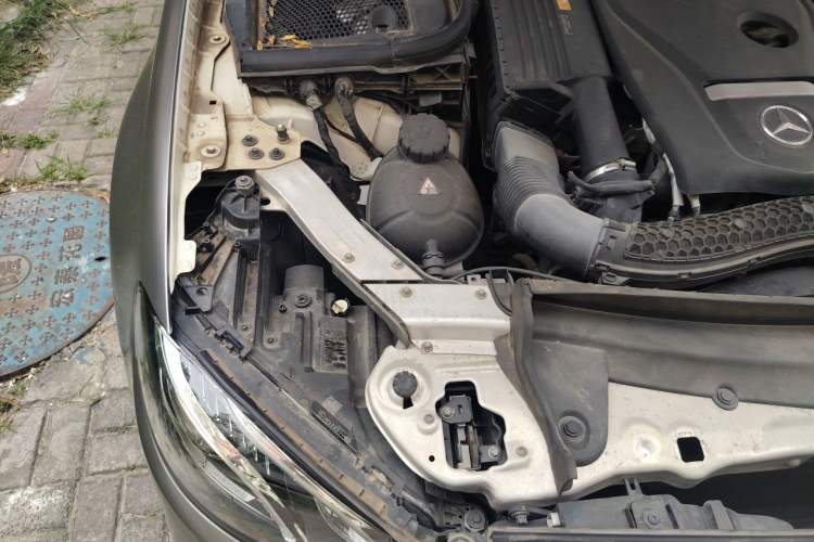 Used Mercedes-Benz E-Class 2016 E 200 L Sport Edition Engine Bay Right