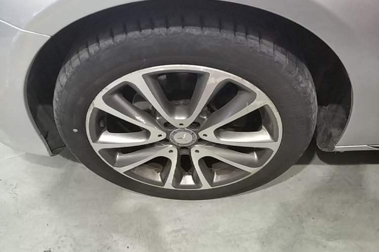 Used Mercedes-Benz E-Class 2016 E 200 L Exterior 4