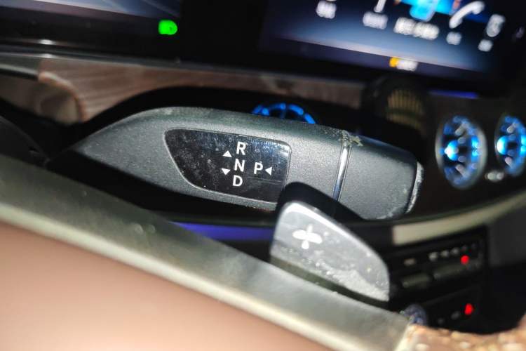 Used Mercedes-Benz E-Class 2016 E 300 L Luxury Model Gear Lever