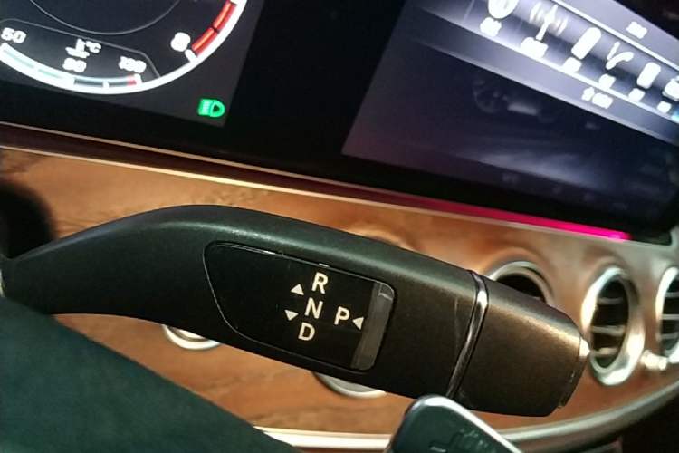 Used Mercedes-Benz E-Class 2016 E 200 L Gear Lever