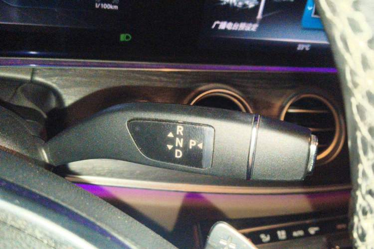Used Mercedes-Benz E-Class 2016 E 300 L Sporty and Stylish Model Gear Lever