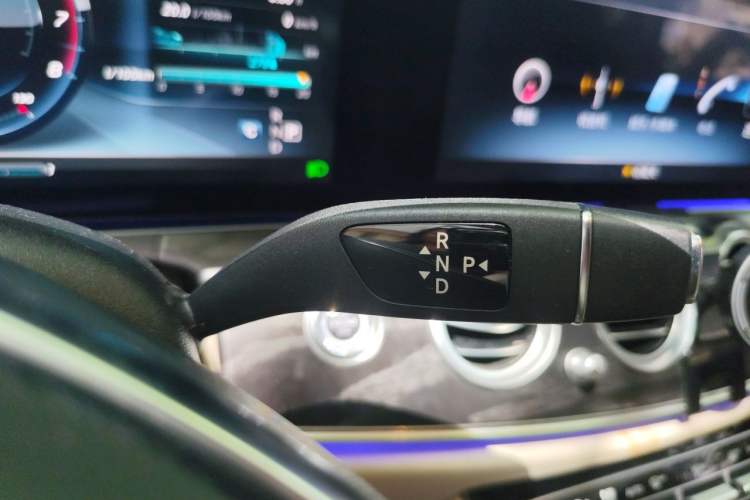 Used Mercedes-Benz E-Class 2016 E 300 L Sporty and Stylish Model Gear Lever