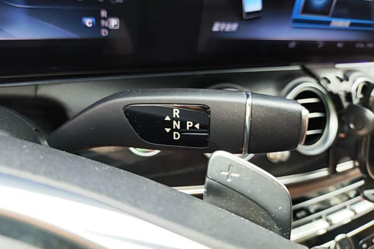Used Mercedes-Benz E-Class 2016 E 300 L Sporty and Stylish Model Gear Lever