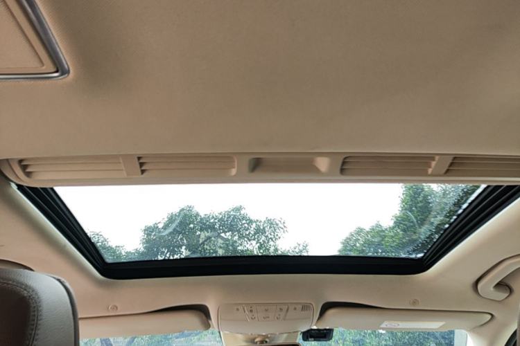 Used Mercedes-Benz E-Class 2016 E 300 L Sporty and Stylish Model Headliner