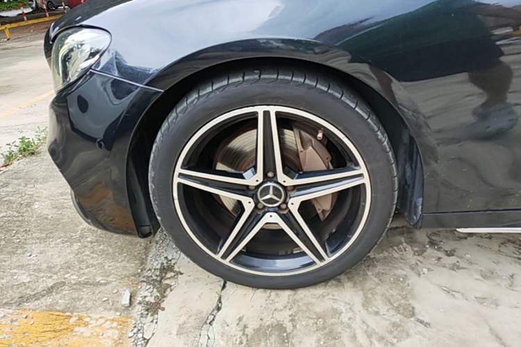 Used Mercedes-Benz E-Class 2016 E 300 L Sporty and Stylish Model Left Front Wheel Hub
