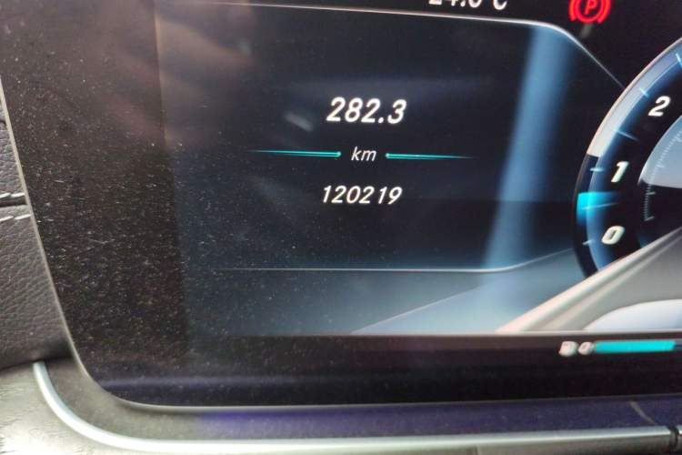 Used Mercedes-Benz E-Class 2016 E 200 L Sport Edition Odometer Close Up