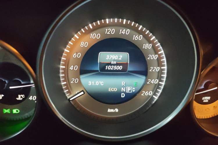 Used Mercedes-Benz E-Class 2016 E 200 Coupe Dynamic Edition Odometer Close Up