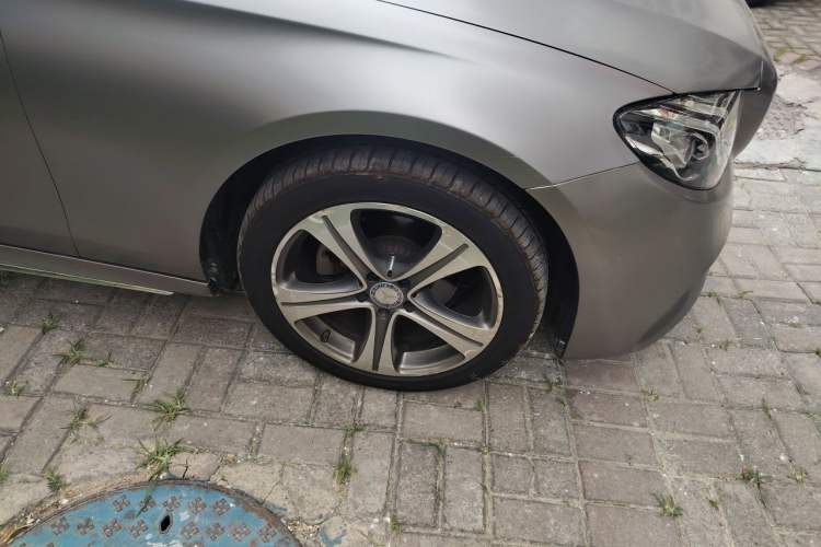 Used Mercedes-Benz E-Class 2016 E 200 L Sport Edition Right Front Wheel Hub