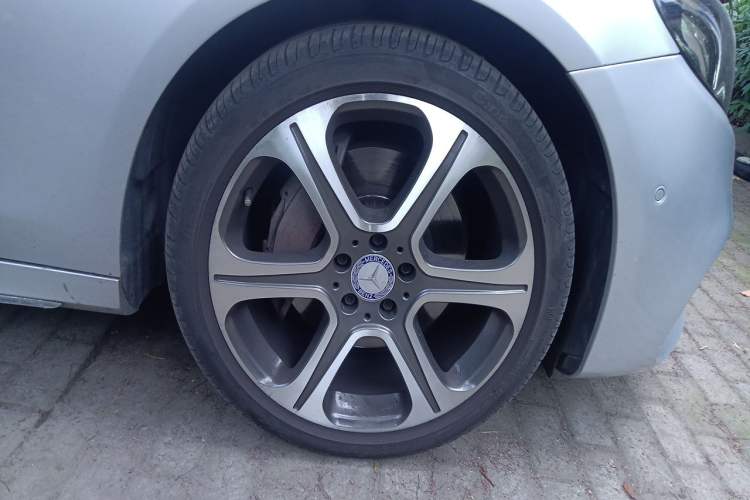 Used Mercedes-Benz E-Class 2016 E 300 L Sport Luxury Model Right Front Wheel Hub
