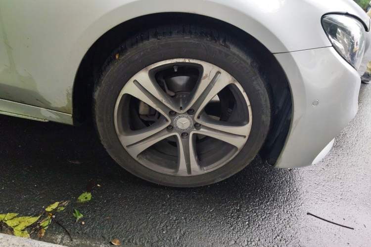 Used Mercedes-Benz E-Class 2016 E 200 L Sport Edition Right Front Wheel Hub