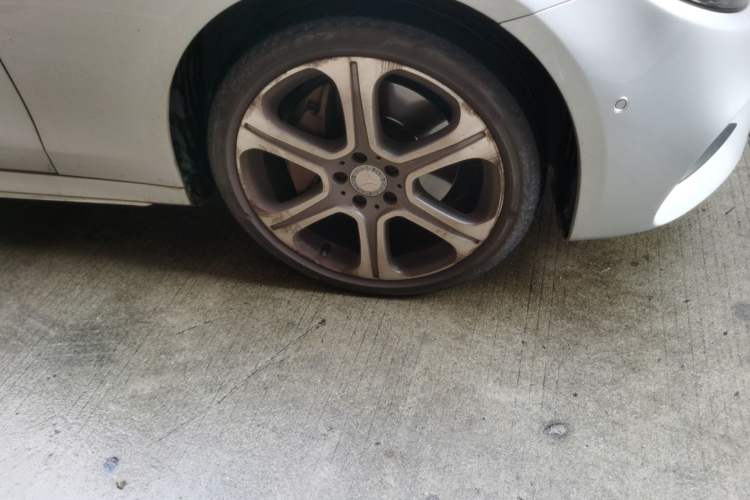 Used Mercedes-Benz E-Class 2016 E 300 L Sporty and Stylish Model Right Front Wheel Hub