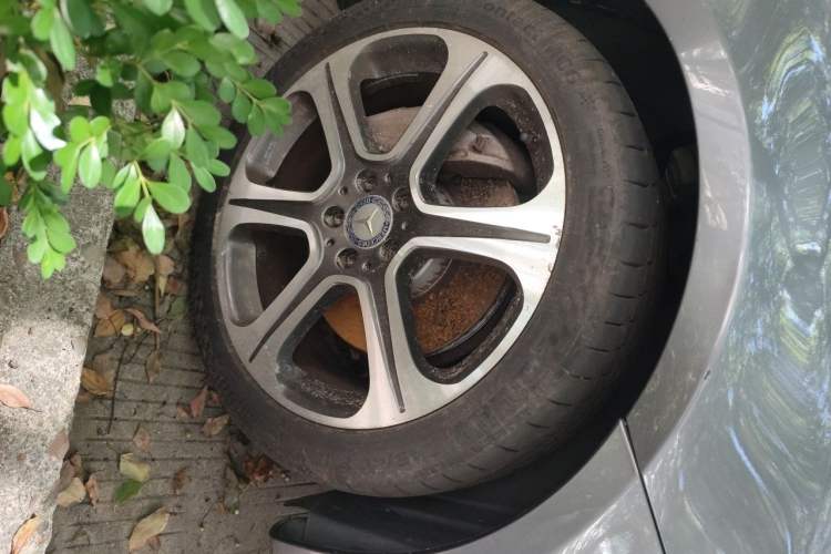 Used Mercedes-Benz E-Class 2016 E 300 L Sporty and Stylish Model Right Front Wheel Hub