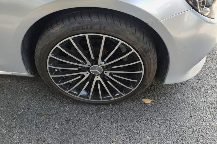 Used Mercedes-Benz E-Class 2016 E 200 L Right Front Wheel Hub