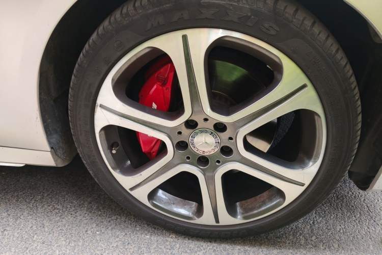 Used Mercedes-Benz E-Class 2016 E 300 L Sporty and Stylish Model Right Front Wheel Hub