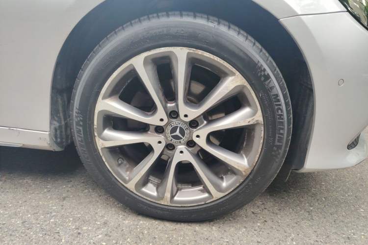 Used Mercedes-Benz E-Class 2016 E 200 L Right Front Wheel Hub
