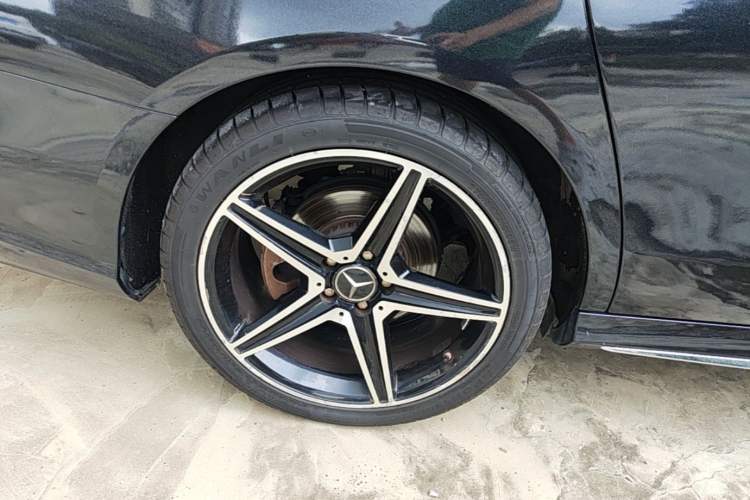 Used Mercedes-Benz E-Class 2016 E 300 L Sporty and Stylish Model Right Rear Wheel Hub
