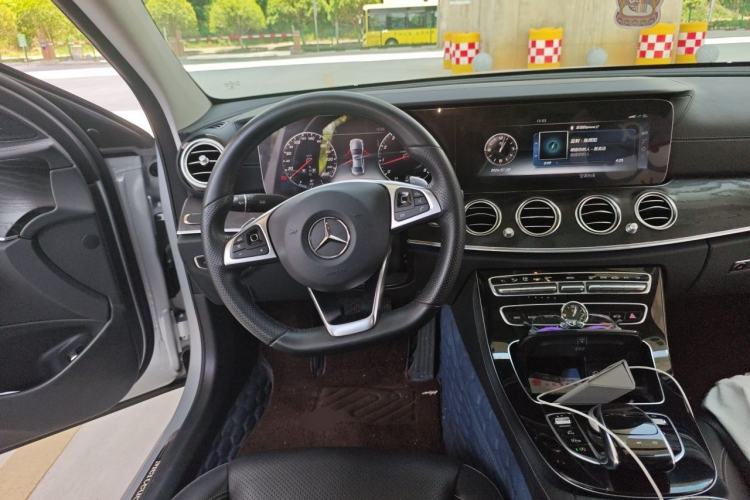 Used Mercedes-Benz E-Class 2016 E 300 L Sporty and Stylish Model Steering Wheel