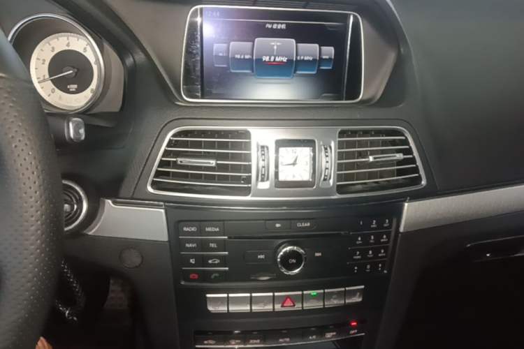 Used Mercedes-Benz E-Class 2016 E 260 Coupe Dynamic Edition Audio And AC Panel