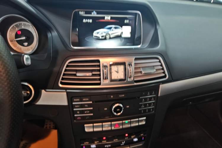 Used Mercedes-Benz E-Class 2016 E 200 Coupe Dynamic Edition Audio And AC Panel
