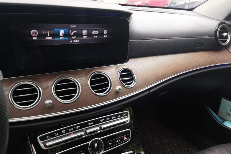 Used Mercedes-Benz E-Class 2016 E 200 L Audio And AC Panel