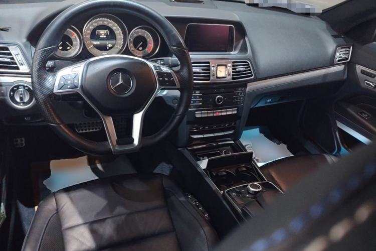 Used Mercedes-Benz E-Class 2016 E 200 Coupe Dynamic Edition Center Console