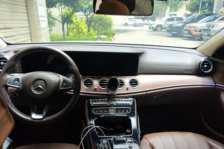 Used Mercedes-Benz E-Class 2016 E 300 L Luxury Model Center Console