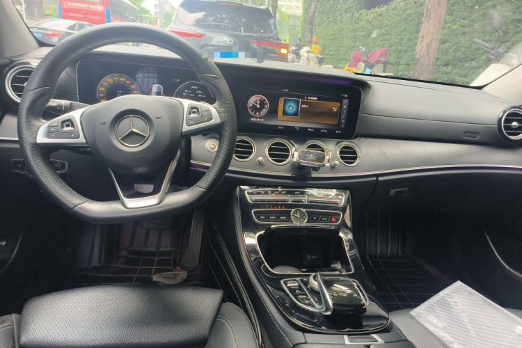 Used Mercedes-Benz E-Class 2016 E 200 L Sport Edition Center Console