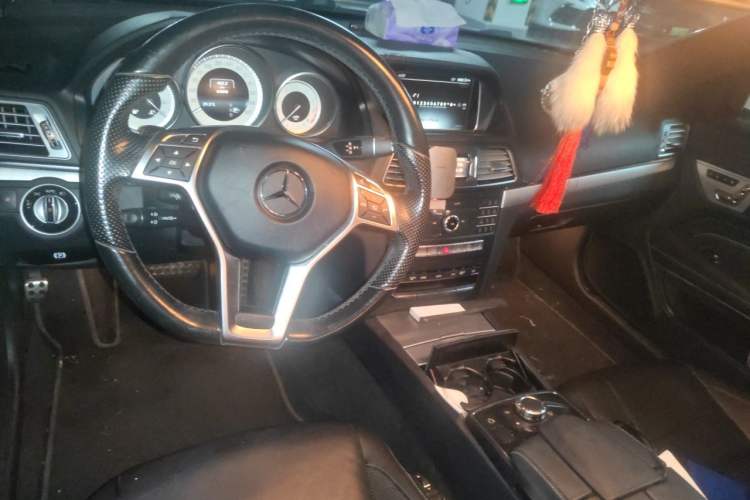 Used Mercedes-Benz E-Class 2016 E 200 Coupe Dynamic Edition Center Console