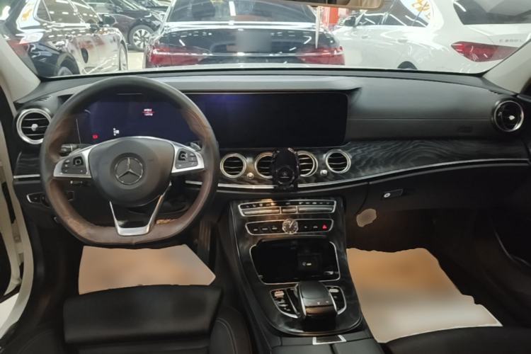 Used Mercedes-Benz E-Class 2016 E 200 L Sport Edition Center Console