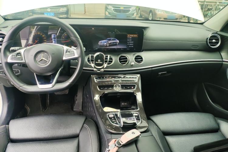 Used Mercedes-Benz E-Class 2016 E 200 L Sport Edition Center Console