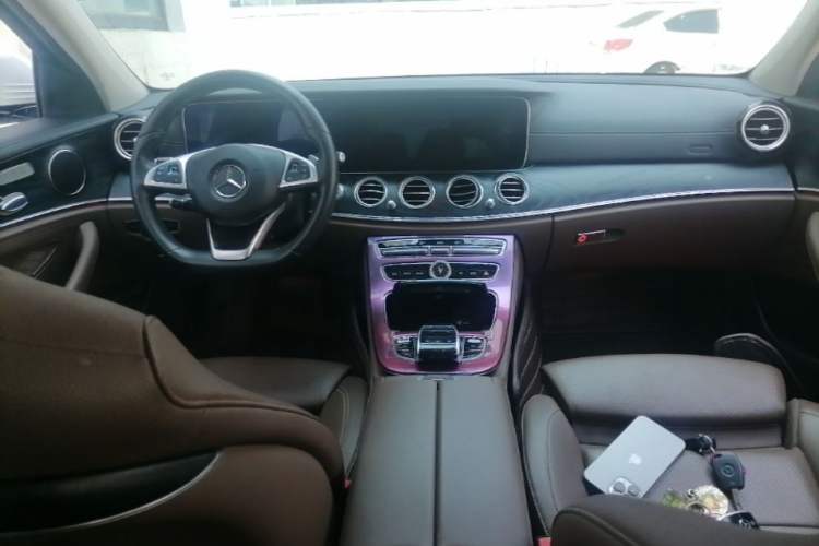 Used Mercedes-Benz E-Class 2016 E 200 L Sport Edition Center Console