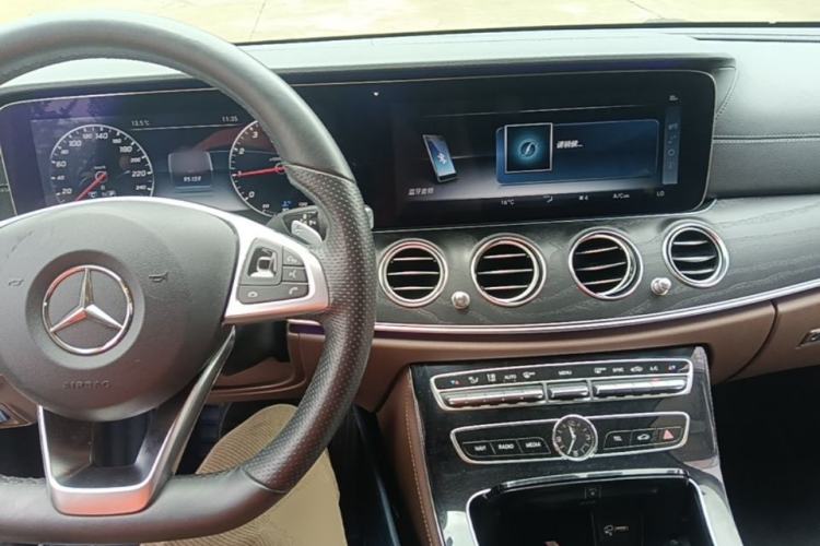 Used Mercedes-Benz E-Class 2016 E 200 L Sport Edition Center Console