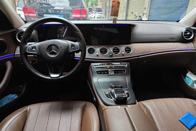 Used Mercedes-Benz E-Class 2016 E 300 L Luxury Model Center Console