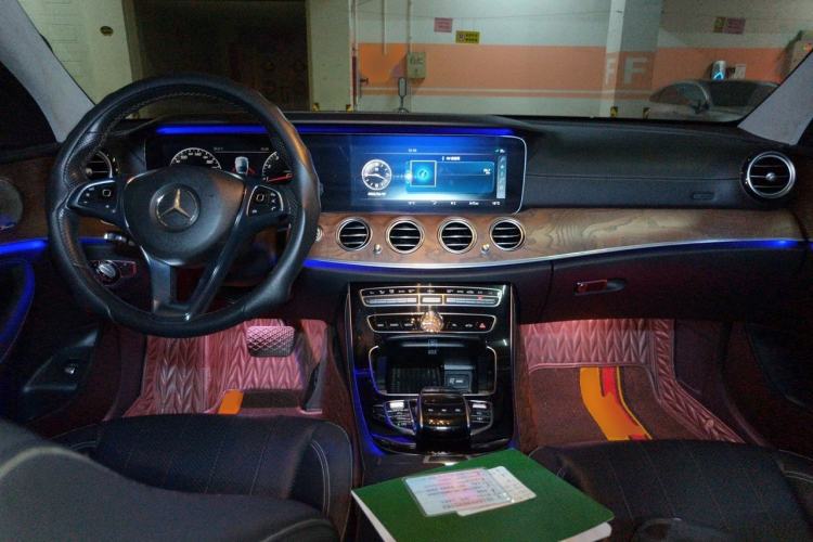 Used Mercedes-Benz E-Class 2016 E 300 L Luxury Model Center Console