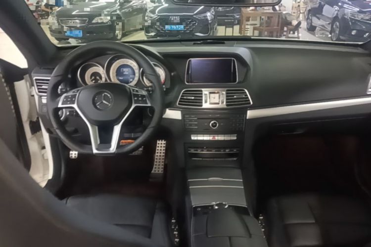 Used Mercedes-Benz E-Class 2016 E 260 Coupe Dynamic Edition Center Console