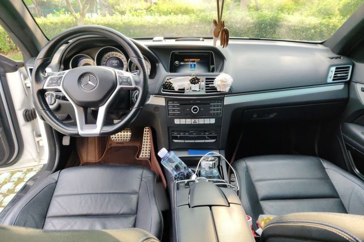 Used Mercedes-Benz E-Class 2016 E 200 Coupe Dynamic Edition Center Console