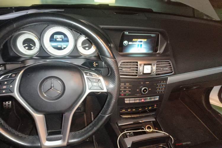Used Mercedes-Benz E-Class 2016 E 200 Coupe Dynamic Edition Center Console