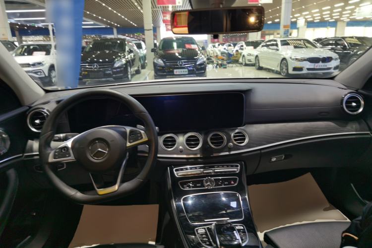 Used Mercedes-Benz E-Class 2016 E 200 L Sport Edition Center Console