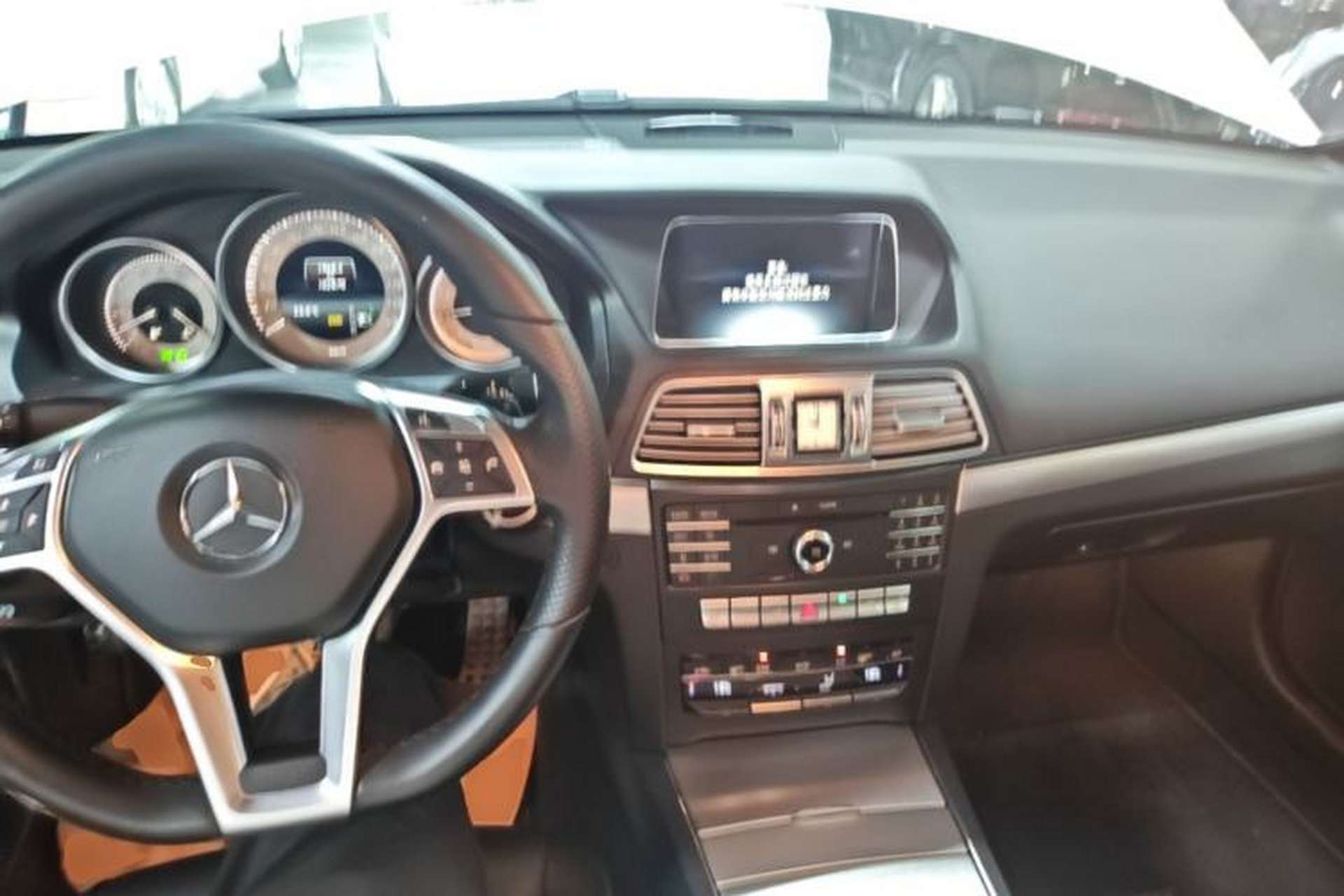Used Mercedes-Benz E-Class 2016 E 200 Coupe Dynamic Edition Center Console