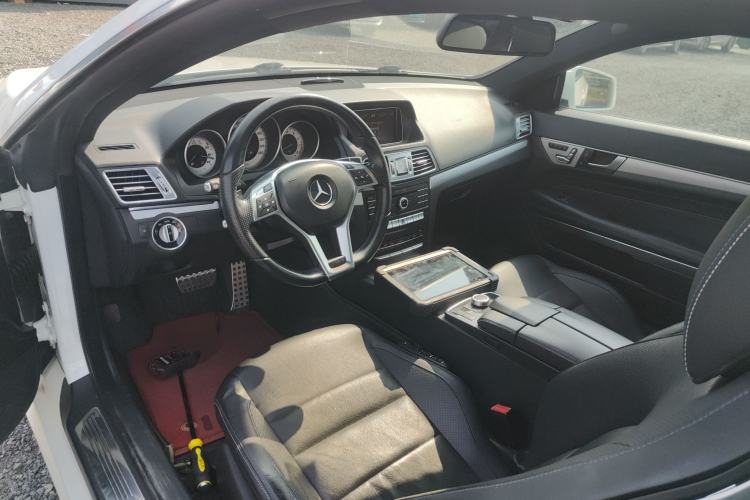 Used Mercedes-Benz E-Class 2016 E 200 Coupe Dynamic Edition Center Console